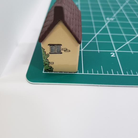 Wade England Figurines Whimsey on Why Broomshaw Cottage #21 - Picture 8 of 11